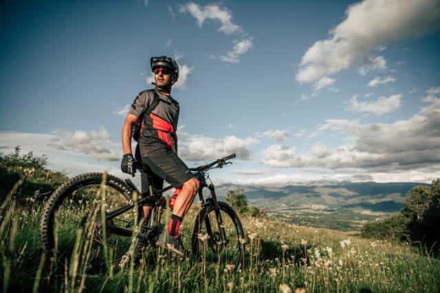 E-ONE SIXTY 9000 GLOSSY RED/MATT BLACK S 42CM